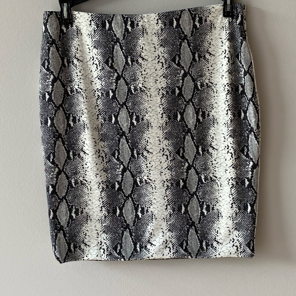 Windsor Snakeskin Bodycon Skirt NWT